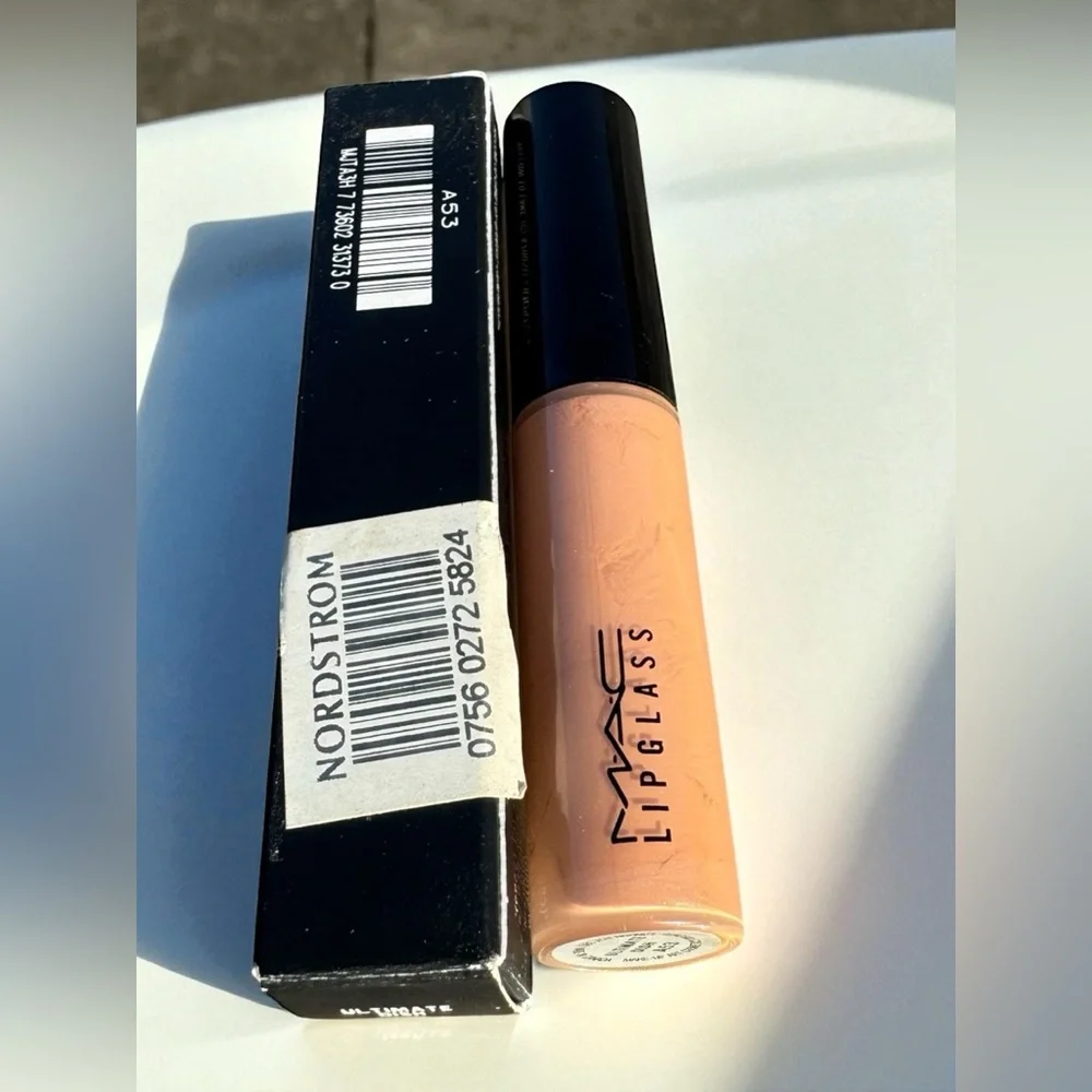 MAC ULTIMATE DISH LIPGLASS. LIMITED EDITION. NEW IN BOX.